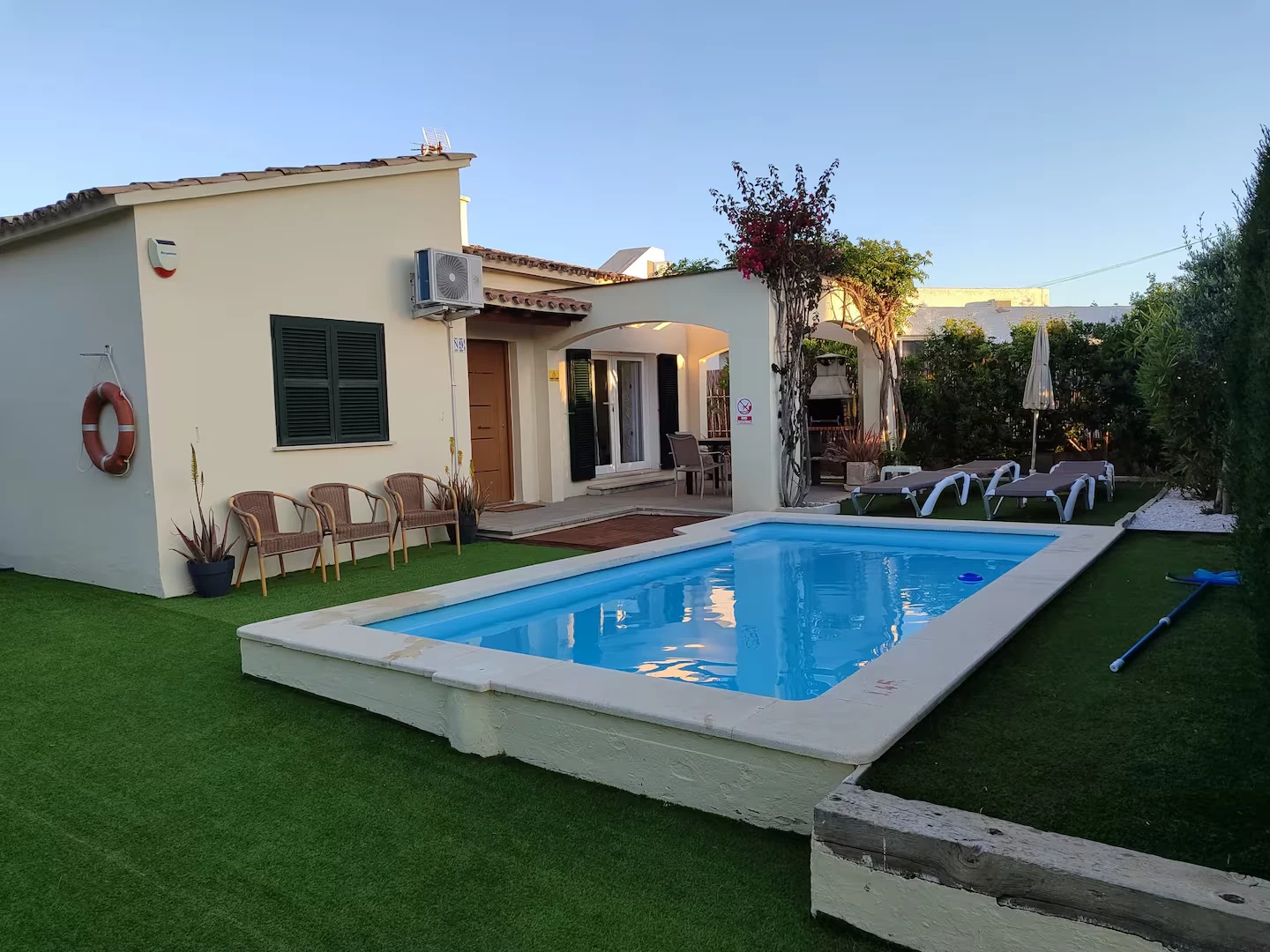 Piscina al atardecer
