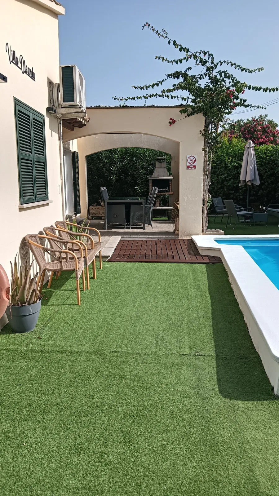 Terraza y barbacoa